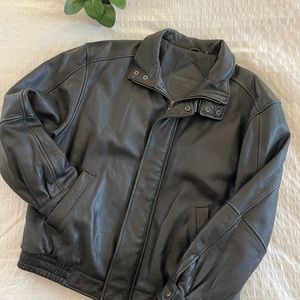 Black Leather Bomber Jacket - Men’s Size Large - Roundtree Yorke